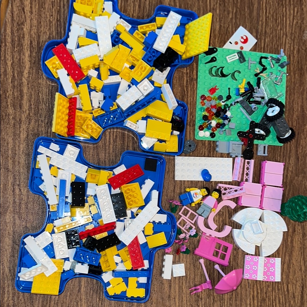 Bundle of Assorted LEGO pieces
( Blue trays not included)